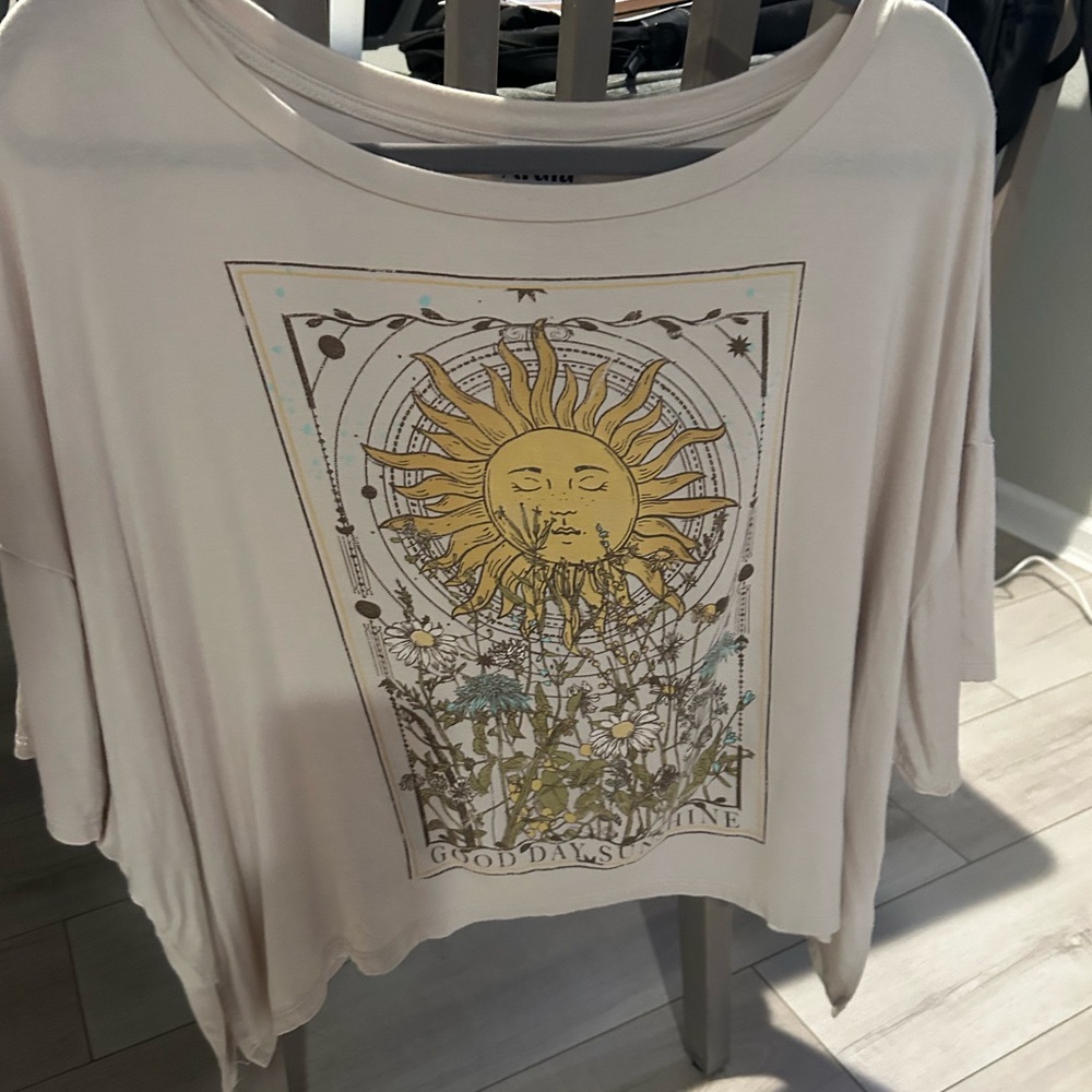 Arula Cream and Gold Top